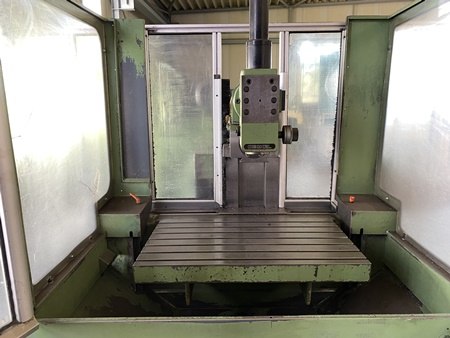In der Arbeitskammer einer Maschine