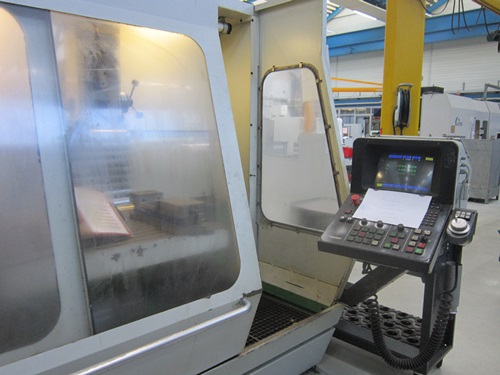Maschine mit Bedienpult