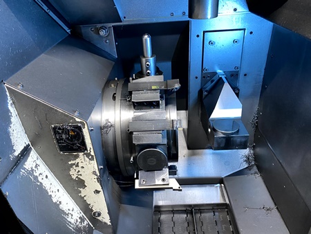 Maschine mit Metallteilen