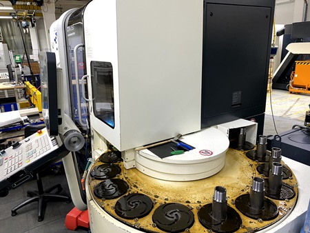 CNC-Maschine in modernem Werkstatt