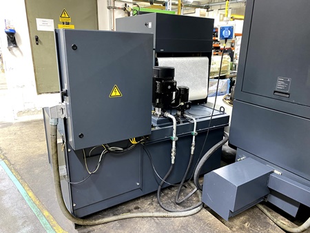 Maschine in einer Fabrikhalle
