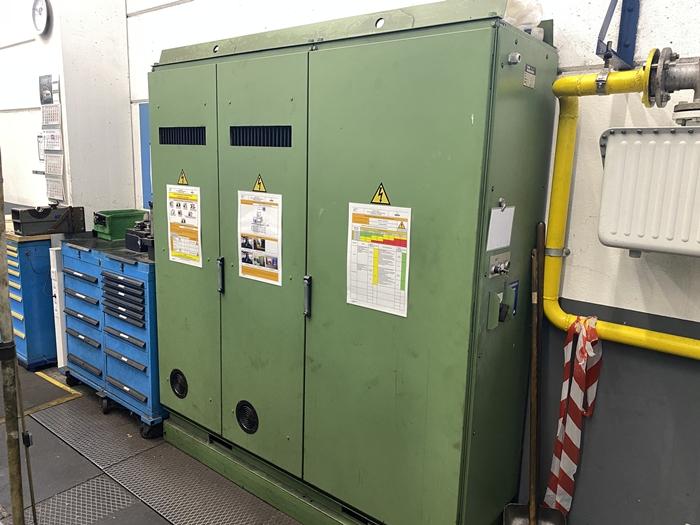 Maschinenbedienfeld mit Monitor